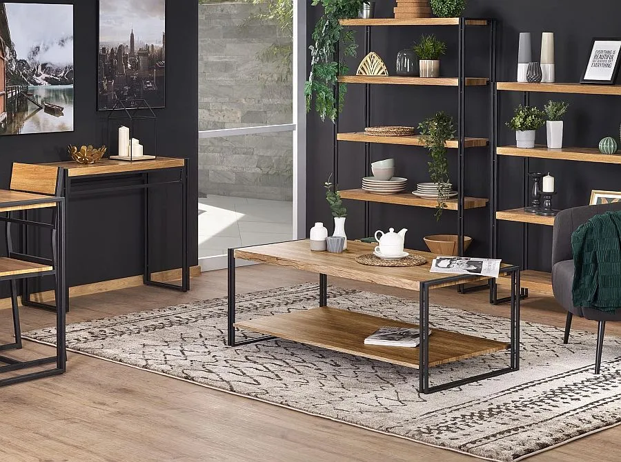 Ława w stylu loft w otoczeniu pozostałych mebli z kolekcji
