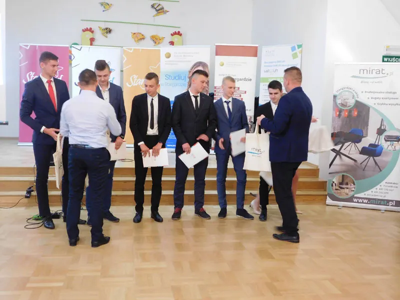 Właściciele Mirat.pl nagradzają uczestników Demoday