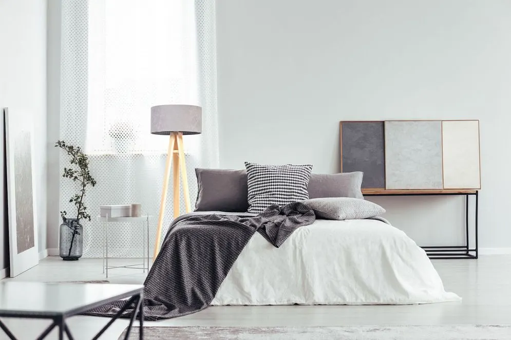 Lampa stojąca HOME 40 szara/sosna na trójnogu | MIRAT.