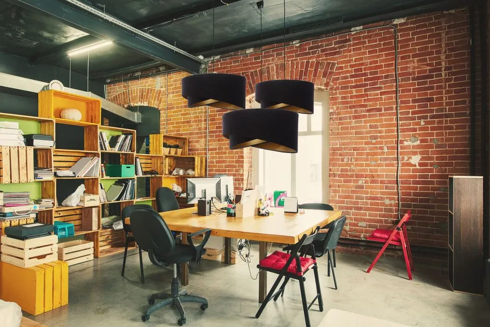 Lampa wisząca GEMSTONE czarna/złota asymetryczna welurowa | MIRAT. w stylu kolekcja