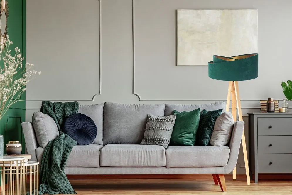 Lampa stojąca GEMSTONE zielona/sosna na trójnogu | MIRAT.