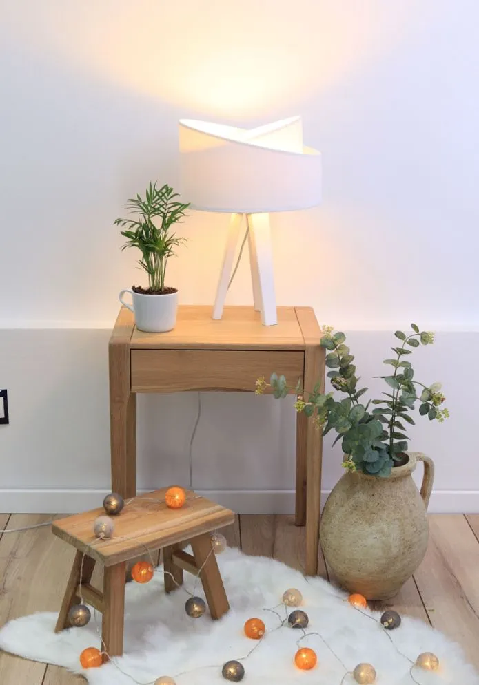 Lampa stołowa GEMSTONE biała asymetryczna na trójnogu | MIRAT.