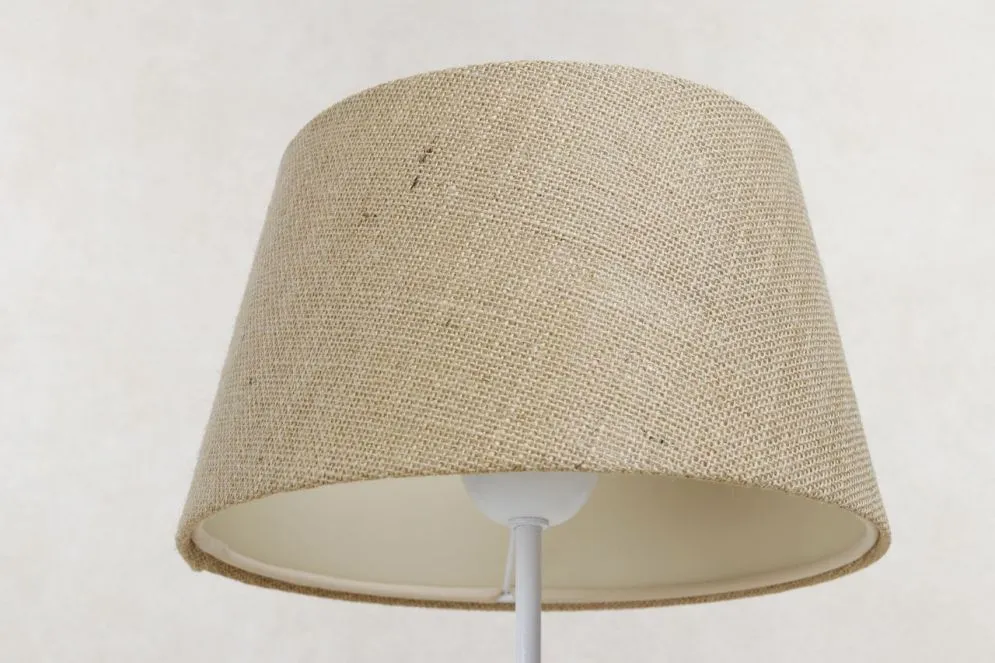 Lampa stołowa ENTURO III beżowa z abażurem z juty I sklep meblowy MIRAT.