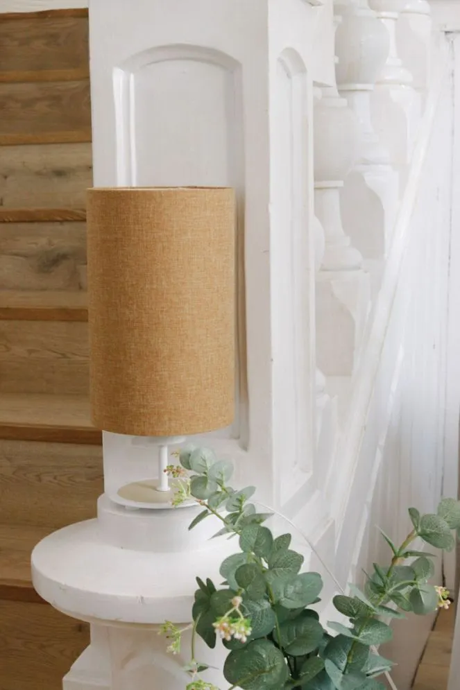 Lampa stołowa ERUTAN żółta na metalowej nodze I sklep meblowy MIRAT.