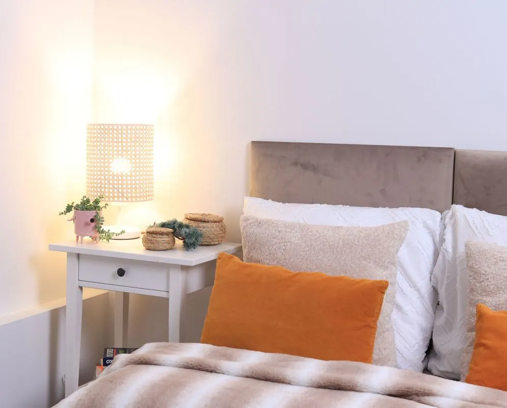 Lampa stołowa BOHO MIDI WHITE rattan naturalny na metalowej nodze | MIRAT. w stylu kolekcja