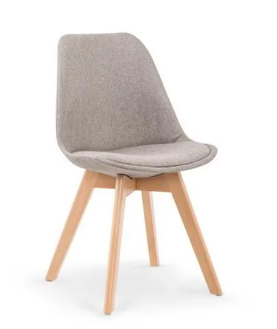 Jasno szare krzesło tapicerowane tkaniną na drewnianych nogach w stylu skandynawskim K303