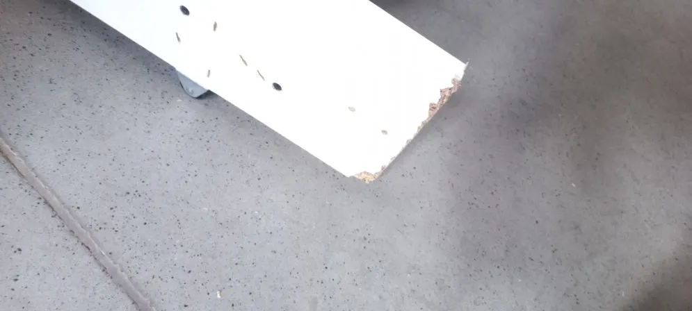 Sofa rozkładana z funkcją spania FULGEO różowa/jasnofioletowa prawa - powystawowy I sklep meblowy MIRAT.