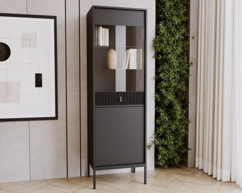 Witryna MAGGIORE czarna mat na metalowych nogach I sklep meblowy MIRAT. styl GLAMOUR, RYFLOWANY