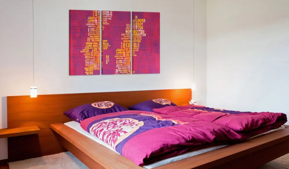 Obraz - Mapa Szwecji (różowe tło) - tryptyk-2