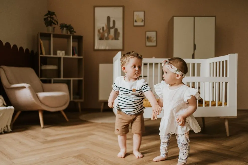 Łóżeczko dziecięce SOFIE 120x60 białe/buk w stylu skandynawskim I sklep meblowy MIRAT. styl SKANDYNAWSKI