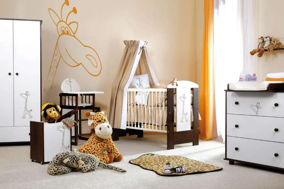 Komoda dla dzieci SAFARI ŻYFARKA biała/orzech z przewijakiem minimalistyczna I sklep meblowy MIRAT.  kolekcja SAFARI ŻYRAFKA