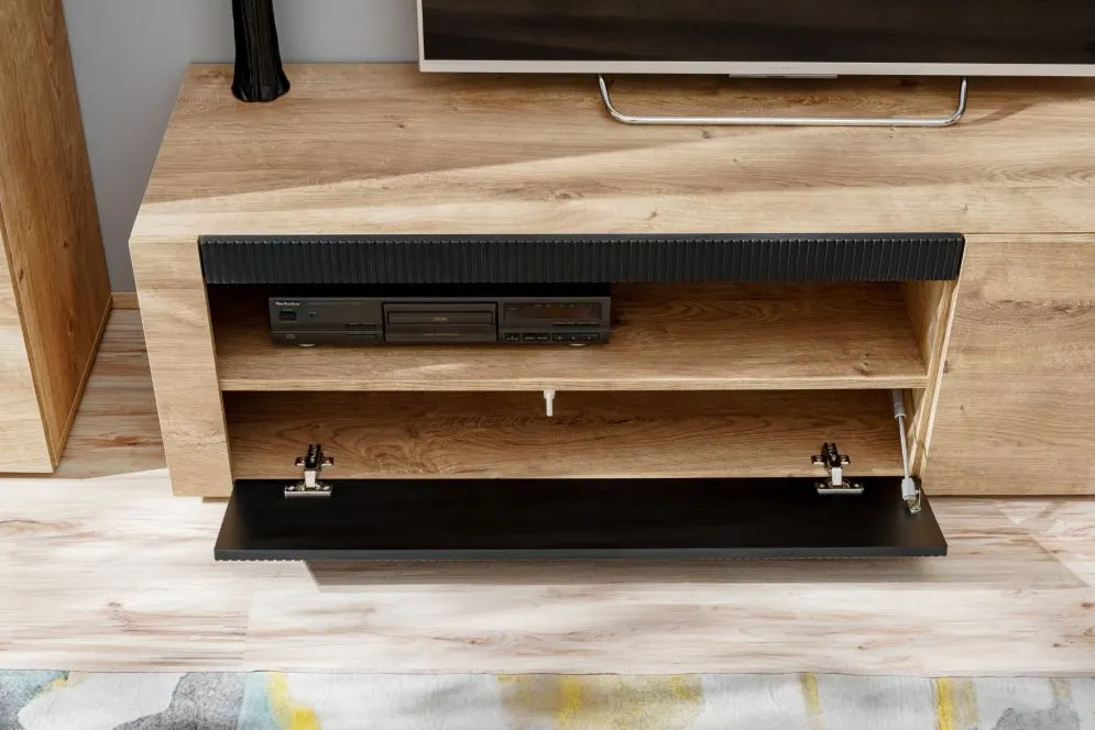 Szafka RTV ARON 160 dąb ribbeck/czarny mat ryflowana I sklep meblowy MIRAT. styl RYFLOWANY kolekcja ARON