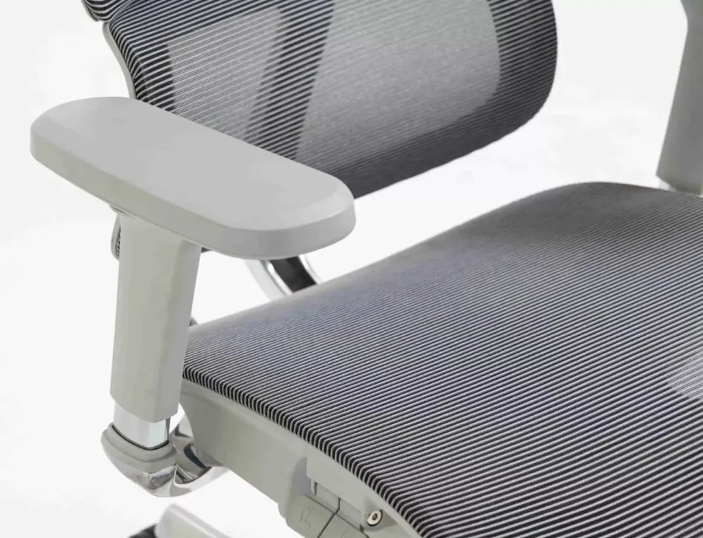 Ergonomiczny fotel biurowy Winner Lux szary z miękkimi podłokietnikami | MIRAT