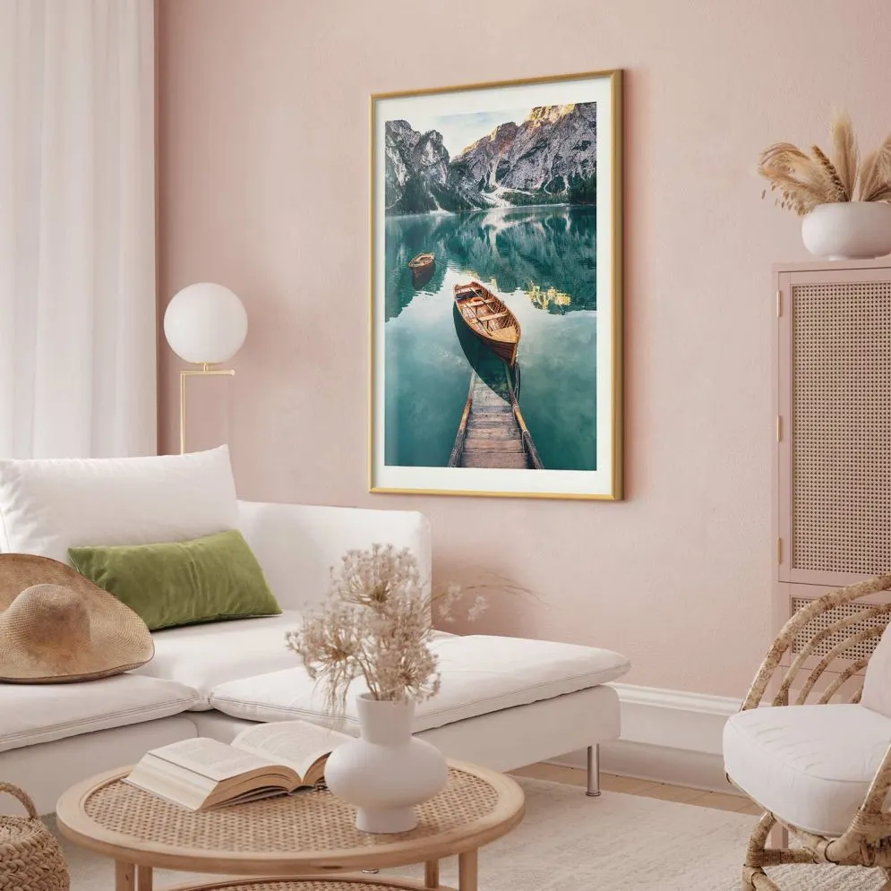 Plakat Łodzie w Dolomitach 21x30 cm z ramą złotą z marginesem | MIRAT.