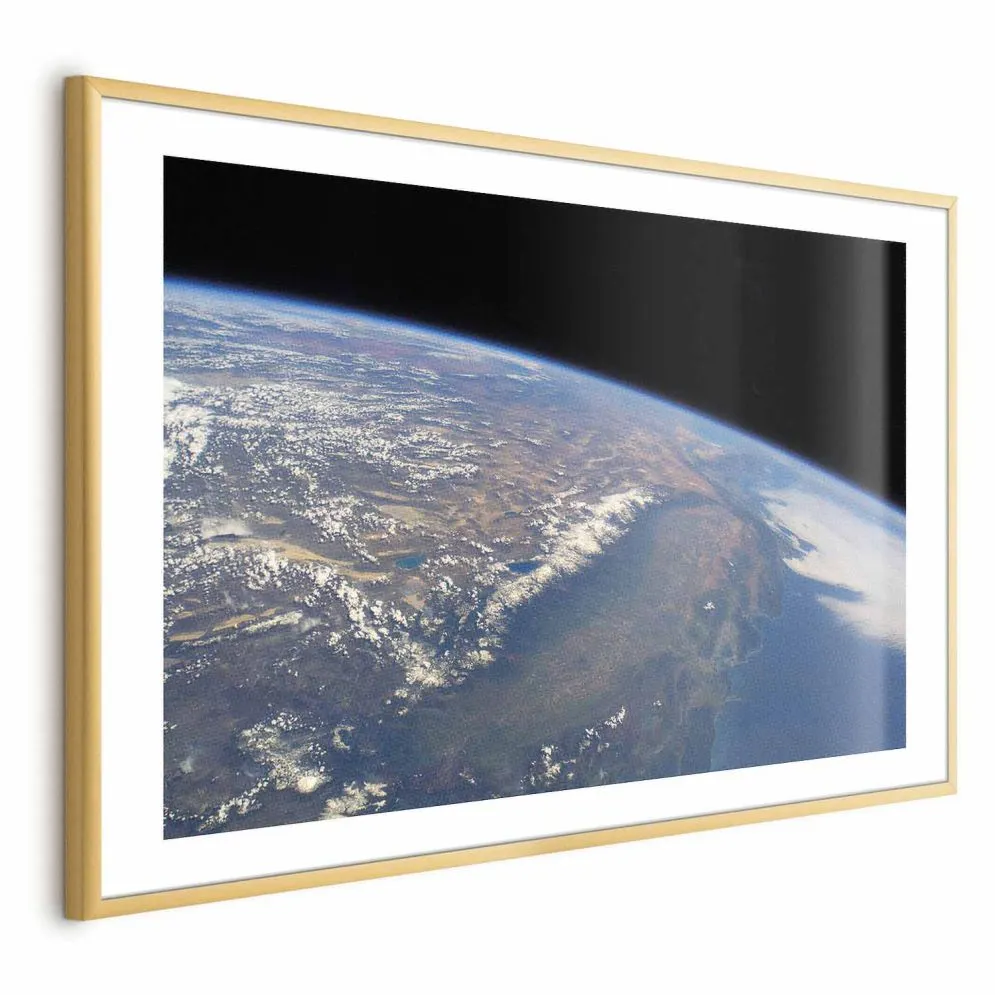 Plakat Potęga ziemi 90x60 cm z ramą złotą z marginesem | MIRAT.