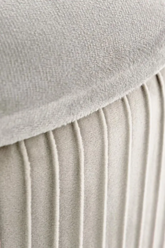 Pufa CRICKET VELVET jasnoszara w stylu glamour | MIRAT. styl GLAMOUR