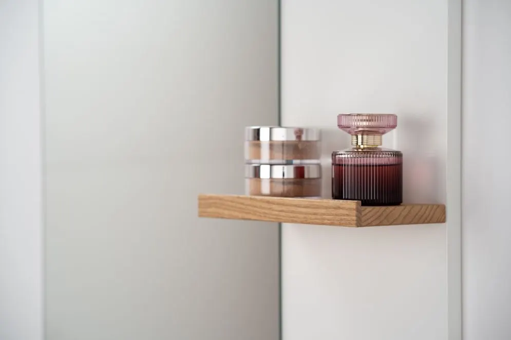 Lustro łazienkowe L-WOOD 59 cm białe połysk z półkami dąb castello | MIRAT styl SKANDYNAWSKI kolekcja L-WOOD