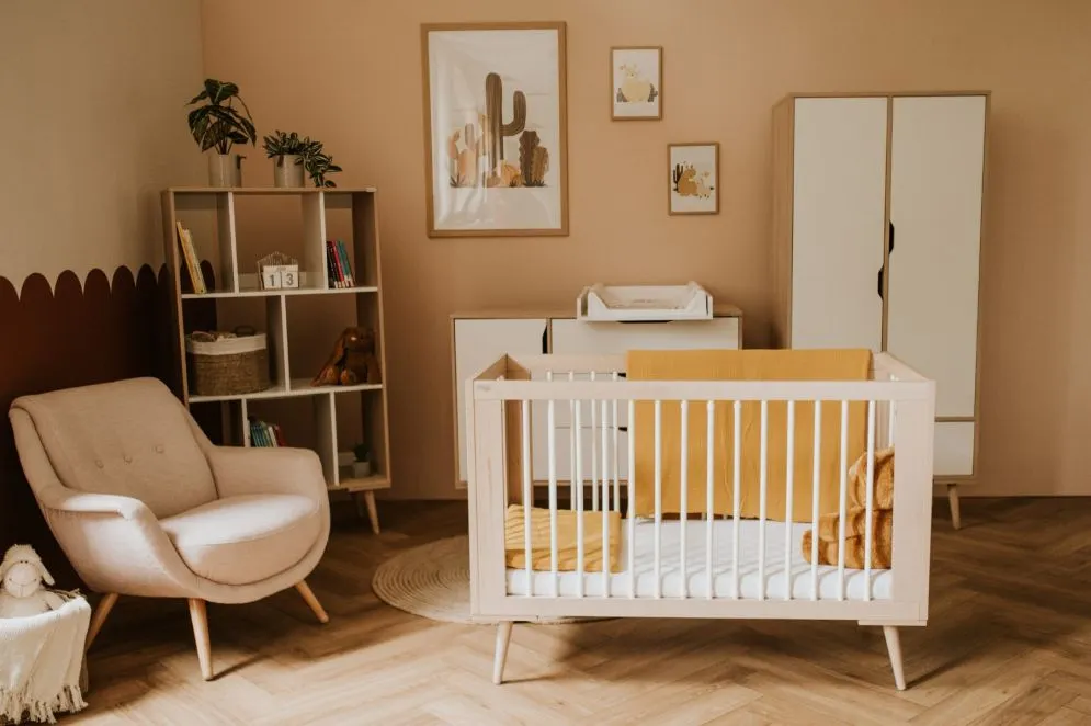 Łóżeczko dziecięce SOFIE 120x60 buk/białe z wyjmowanymi szczebelkami I sklep meblowy MIRAT. styl SKANDYNAWSKI kolekcja SOFIE