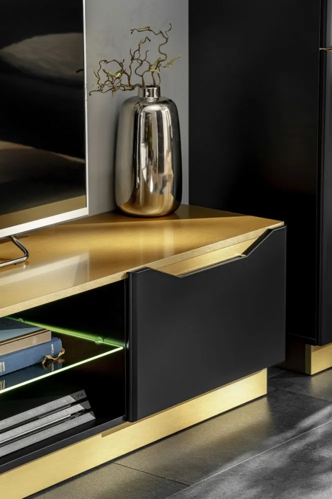 Meblościanka FAME czarny mat/złota z podświetleniem LED I sklep meblowy MIRAT. styl GLAMOUR