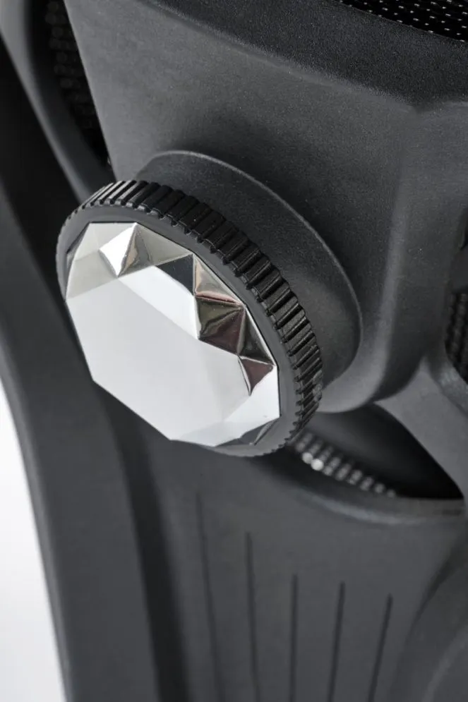 Fotel biurowy OSVALDO czarny z regulowanym zagłówkiem I sklep meblowy MIRAT.