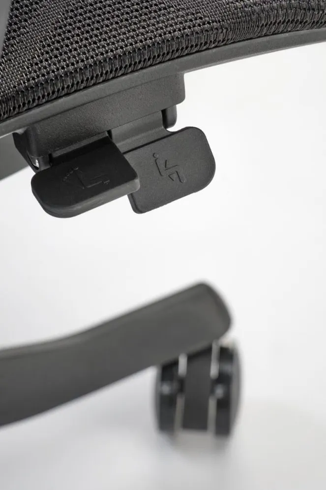 Fotel biurowy OSVALDO czarny z regulowanym zagłówkiem I sklep meblowy MIRAT.