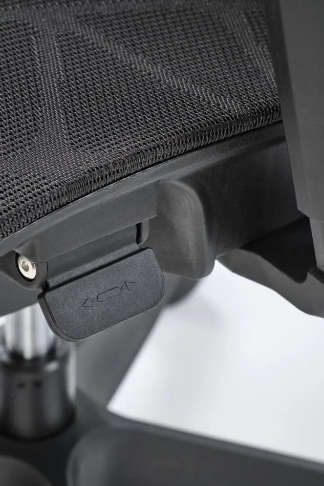 Fotel biurowy OSVALDO czarny z regulowanym zagłówkiem I sklep meblowy MIRAT.