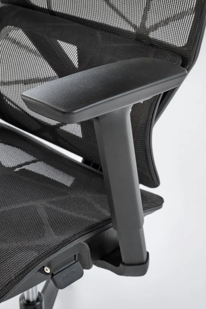 Fotel biurowy OSVALDO czarny z regulowanym zagłówkiem I sklep meblowy MIRAT.