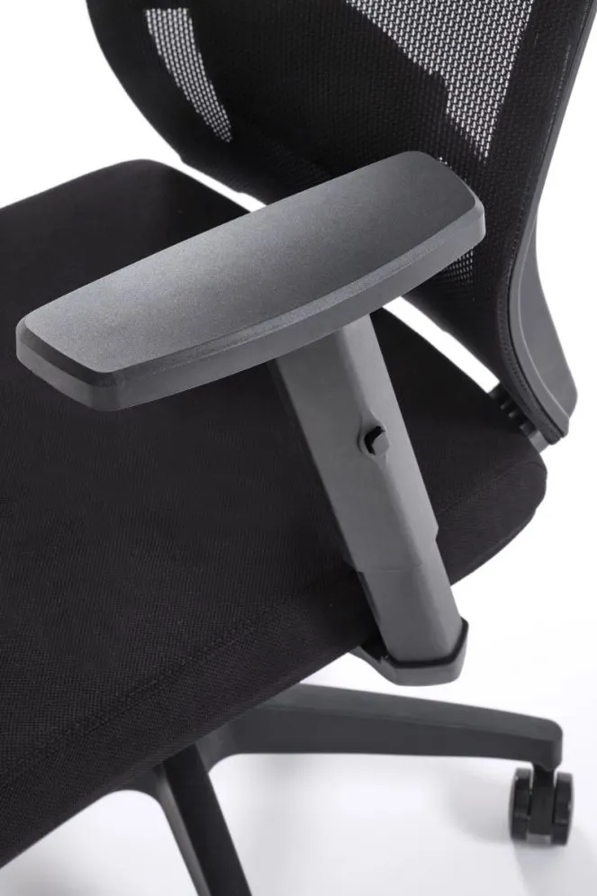 Fotel biurowy PAREDES czarny z regulowanymi podłokietnikami I sklep meblowy MIRAT.