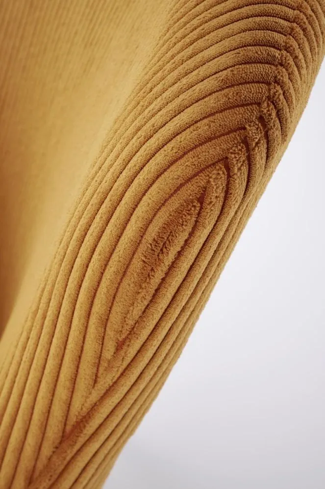 Fotel tapicerowany AMARO musztardowy na metalowych nogach I sklep meblowy MIRAT.