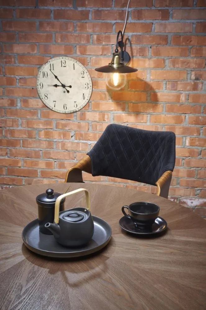 Stół CARMELO 100x100 orzech/czarny okrągły na jednej nodze firmy Halmar | MIRAT. styl LOFT