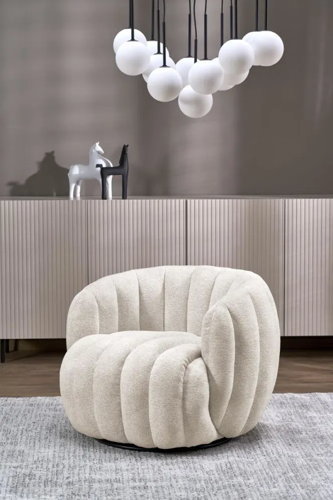 Fotel do salonu FRASER kremowy obracany w stylu japandi I sklep meblowy MIRAT.