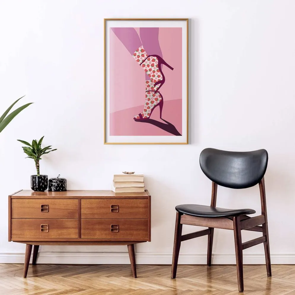 Plakat Skarpetki w truskawki 60x90 cm z ramą złotą z marginesem | MIRAT.