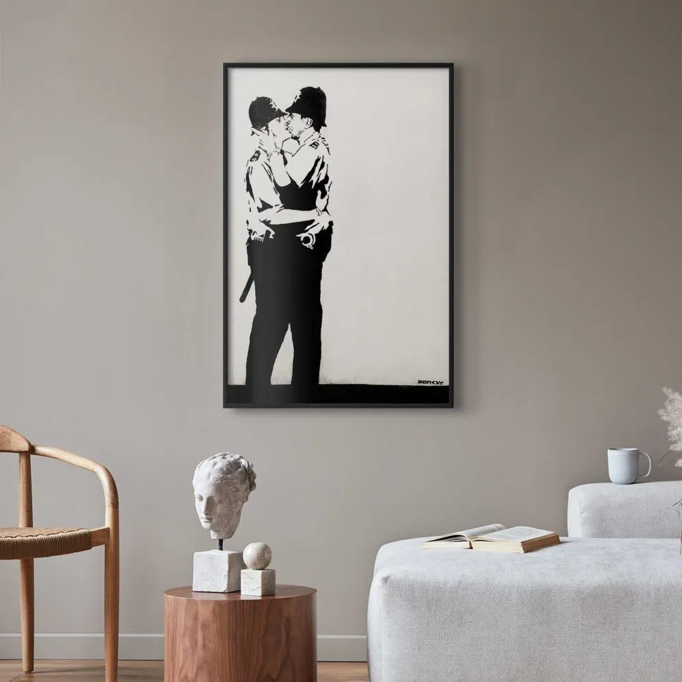 Plakat Pocałunek policjantów 40x60 cm z ramą czarną bez marginesu | MIRAT.