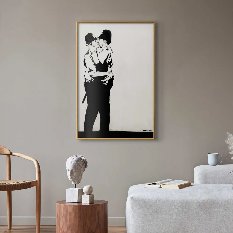 Plakat Pocałunek policjantów 21x30 cm z ramą złotą bez marginesu | MIRAT.