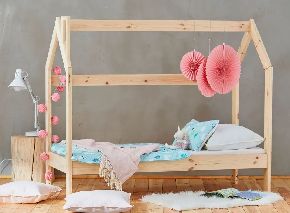 Jednoosobowe łóżko dziecięce drewniane bezpieczne DOMEK