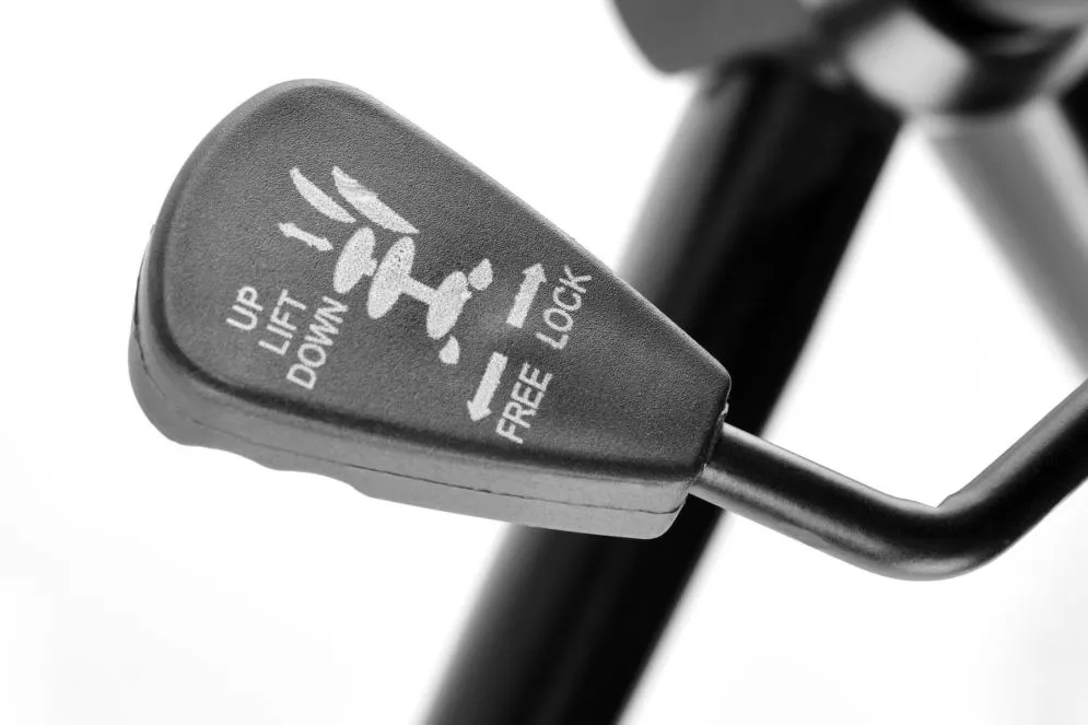 Fotel biurowy IGNAZIO z elementami drewna | MIRAT. w stylu  kolekcja