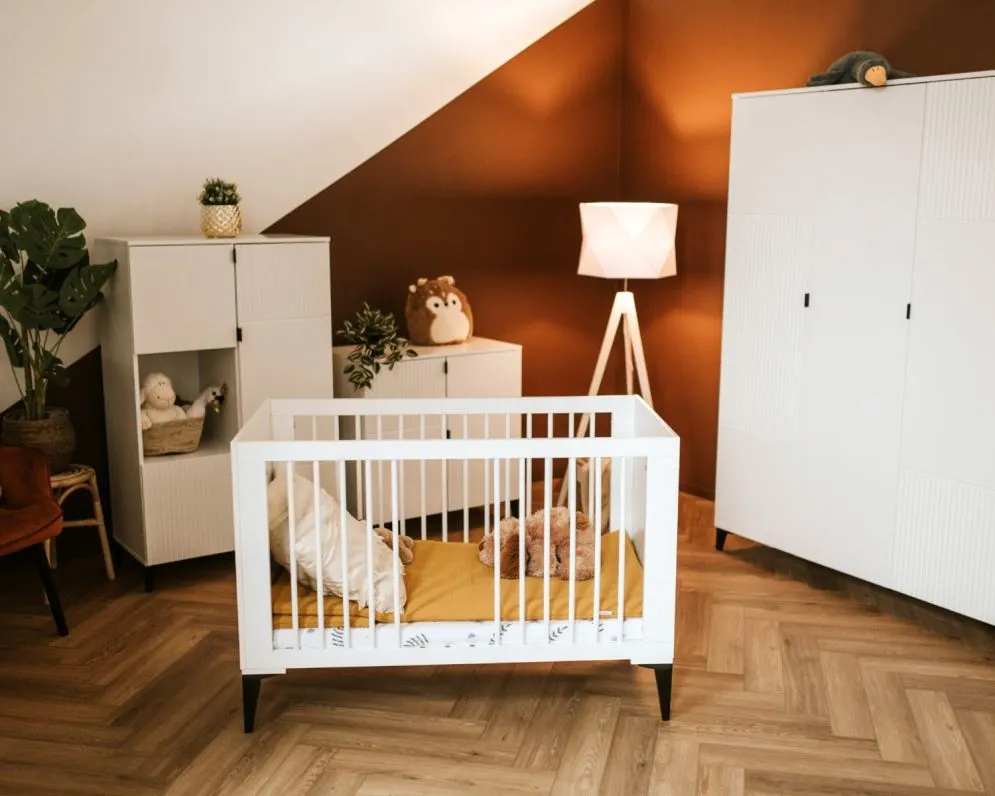 Łóżeczko dziecięce tapczanik MIA 140x70 białe/czarne rosnące z dzieckiem I sklep meblowy MIRAT. kolekcja MIA