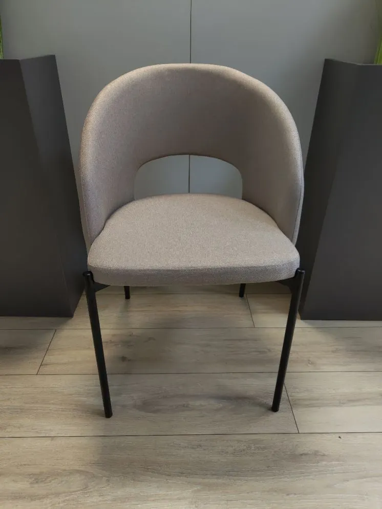 Krzesło tapicerowane K373 beżowe nowoczesne na metalowych nogach | MIRAT.