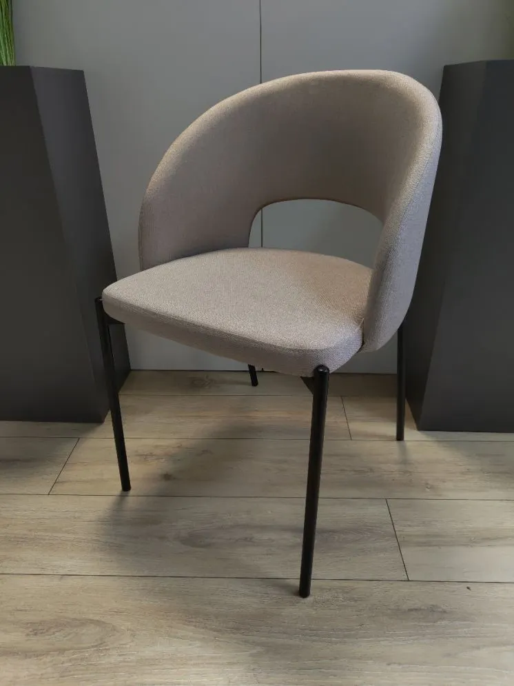 Krzesło tapicerowane K373 beżowe nowoczesne na metalowych nogach | MIRAT.