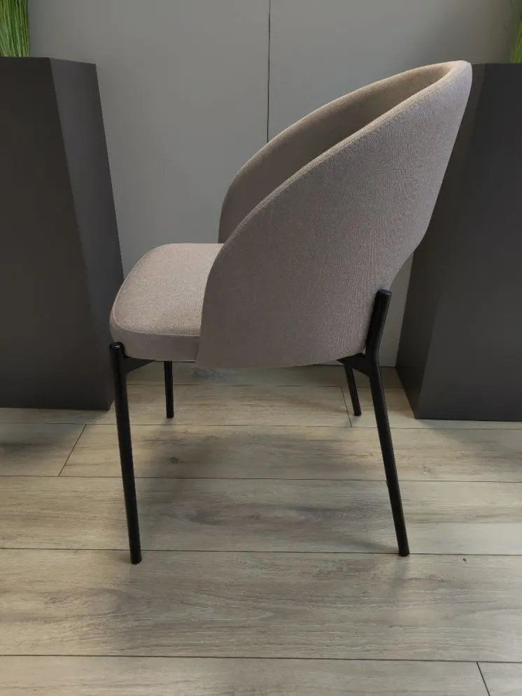 Krzesło tapicerowane K373 beżowe nowoczesne na metalowych nogach | MIRAT.