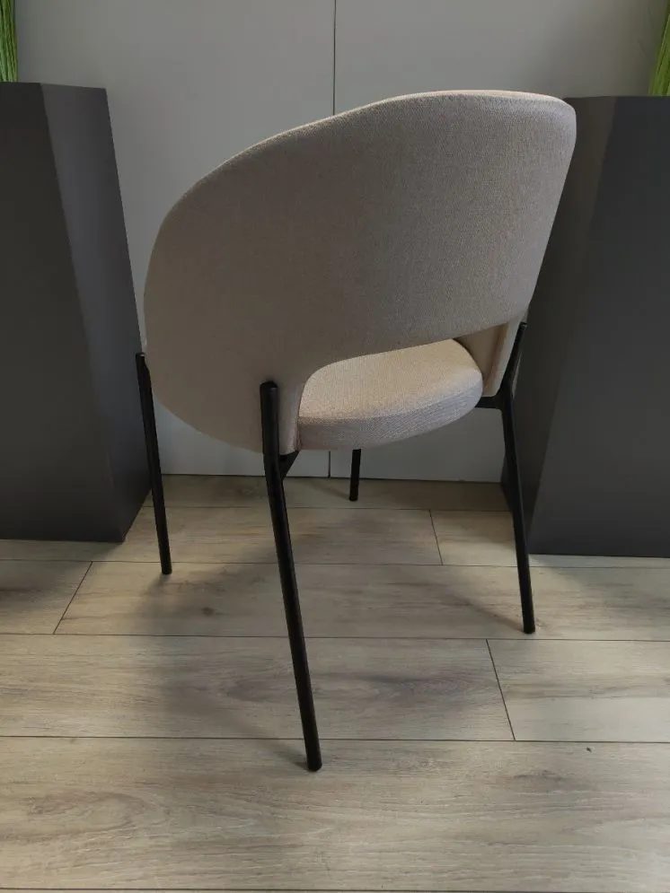 Krzesło tapicerowane K373 beżowe nowoczesne na metalowych nogach | MIRAT.