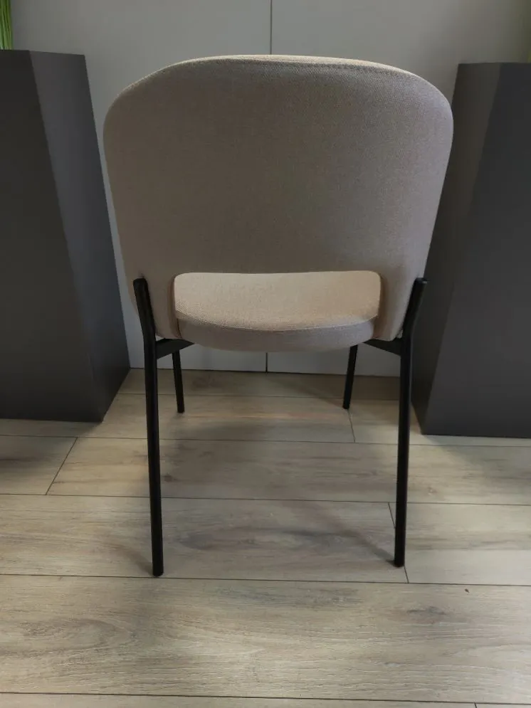 Krzesło tapicerowane K373 beżowe nowoczesne na metalowych nogach | MIRAT.