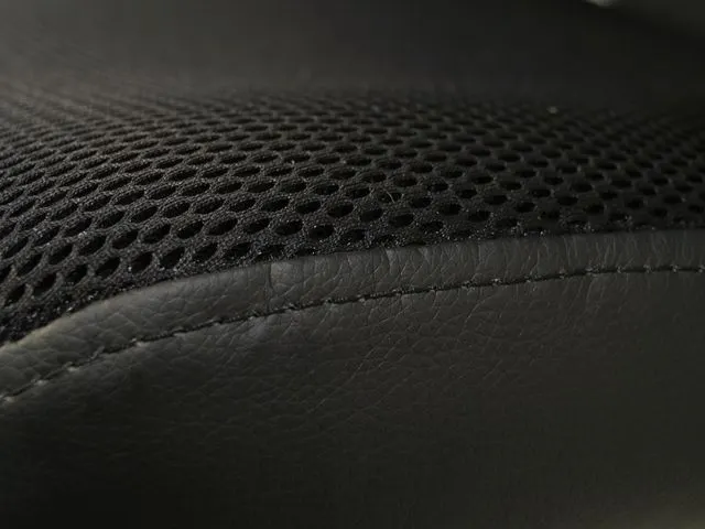 Fotel biurowy VIP czarny z obrotowym siedziskiem zagłówkiem i podłokietnikami | MIRAT. w stylu  kolekcja