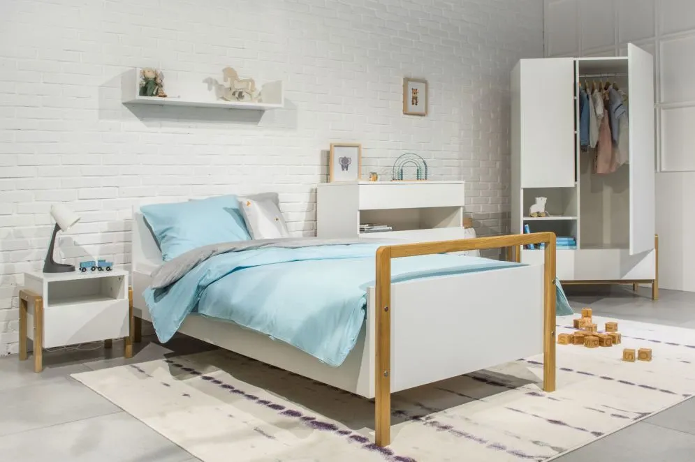 Łóżko dziecięce VICTOR białe/dąb z materacem w stylu skandynawskim | MIRAT. styl SKANDYNAWSKI kolekcja VICTOR