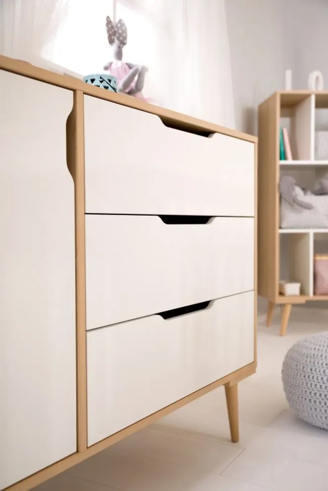 Komoda dla dzieci SOFIE biała/buk w stylu skandynawskim I sklep meblowy MIRAT. styl SKANDYNAWSKI