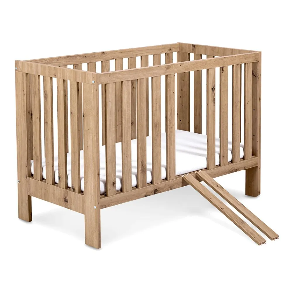 Łóżeczko dziecięce AMELIA II 120x60 dąb spełniające normy bezpieczeństwa I sklep meblowy MIRAT.  kolekcja AMELIA