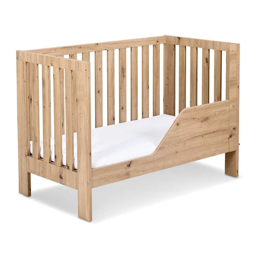 Łóżeczko dziecięce AMELIA II 120x60 dąb spełniające normy bezpieczeństwa I sklep meblowy MIRAT.  kolekcja AMELIA
