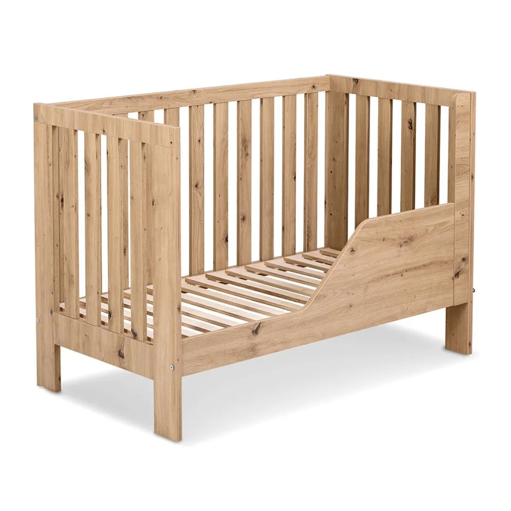 Łóżeczko dziecięce AMELIA II 120x60 dąb spełniające normy bezpieczeństwa I sklep meblowy MIRAT.  kolekcja AMELIA