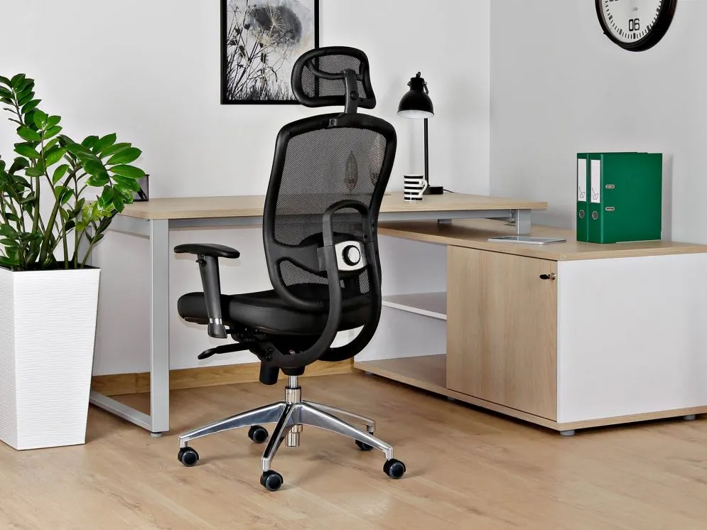 Fotel biurowy VIP czarny z obrotowym siedziskiem zagłówkiem i podłokietnikami | MIRAT. w stylu  kolekcja