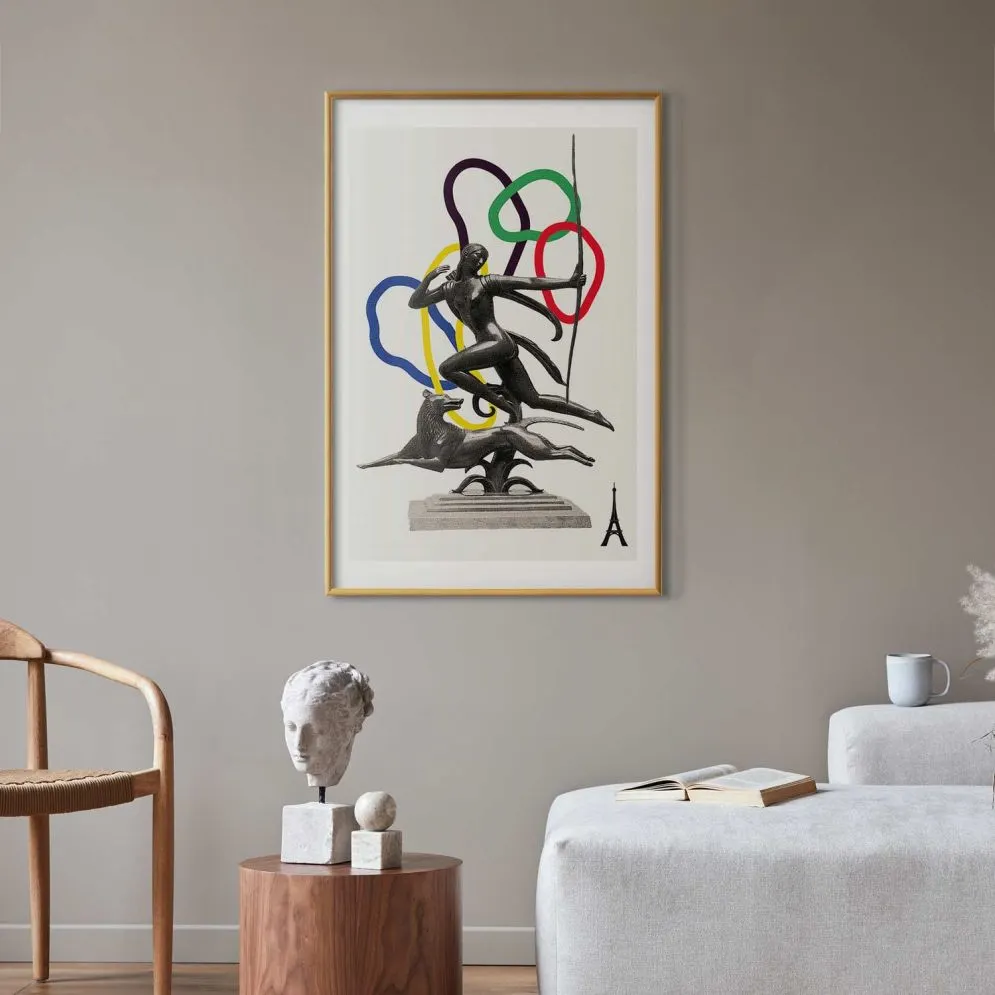 Plakat Strzelająca kobieta 40x60 cm z ramą złotą z marginesem | MIRAT.